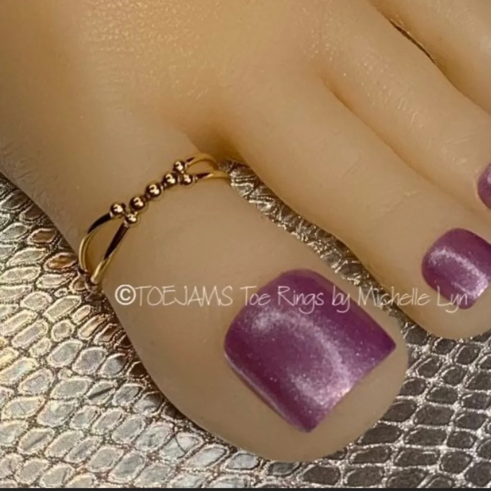 TOE RING Golden or Silver Idol Knot Elastic Stretch Big Toe Ring - Picture 1 of 1
